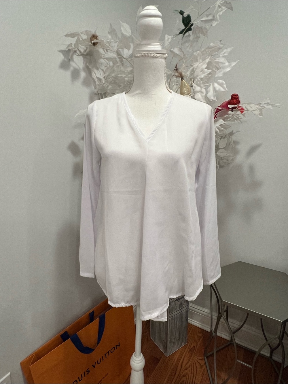 Source Unknown White V-Neck Long Sleeve Blouse